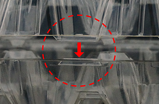 ＜シールずれの防止＞フタと本体のシール側面の凹凸部